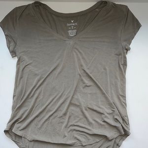American Eagle Favorite T v-neck shirt